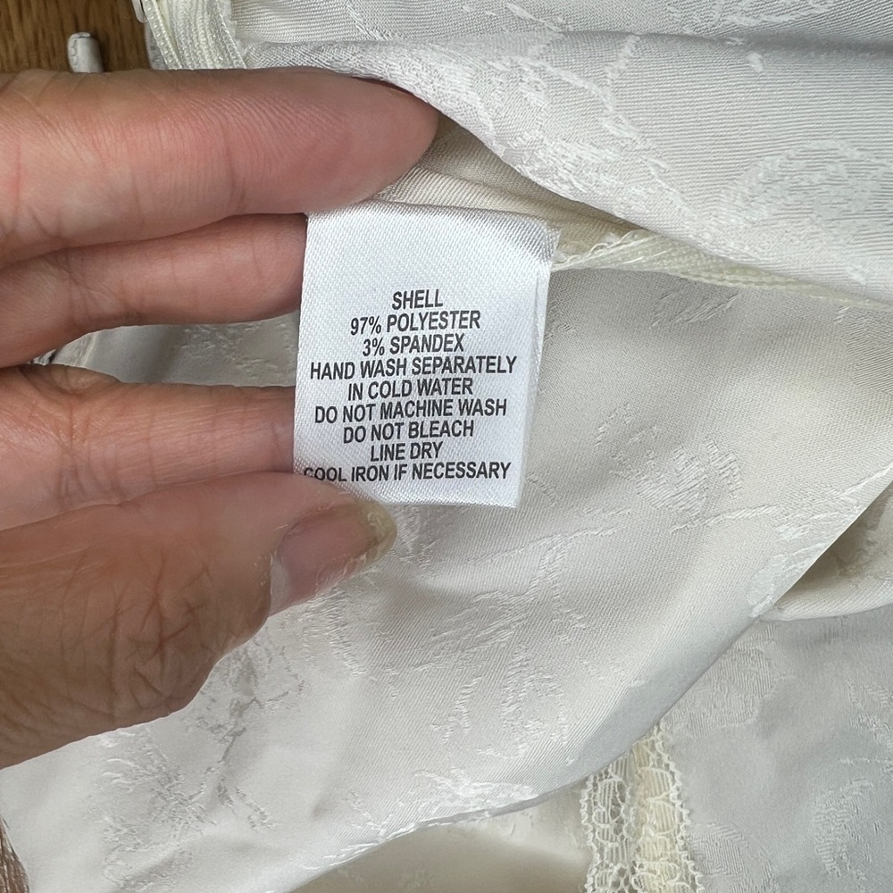 Little Lie Women’s Small Ivory Lave Top with bow - Picture 7 of 8